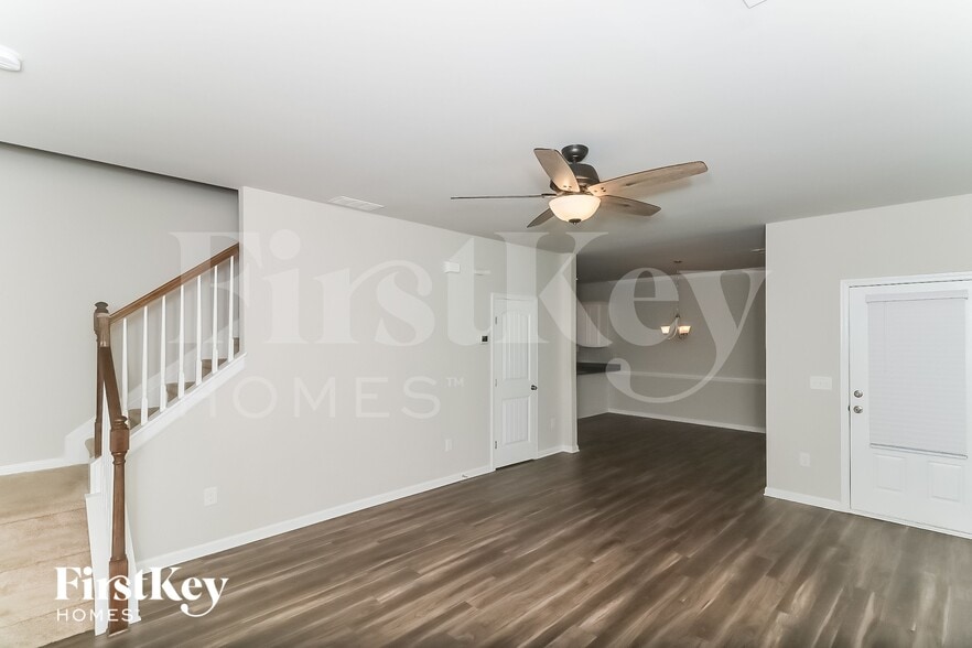 Building Photo - 325 Stoney Hollow Rd