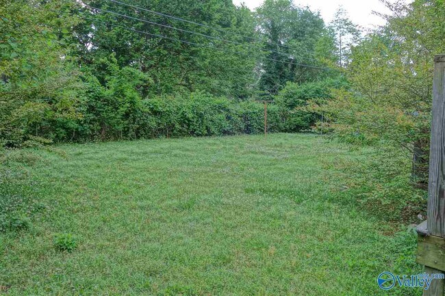 Building Photo - 2035 Vanderbilt Dr SW