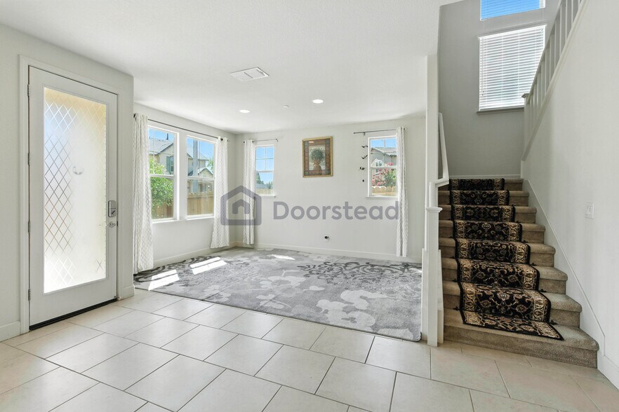 Building Photo - 4677 Lue Ln