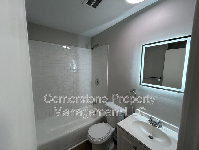 Building Photo - 2506 Redbud Ln