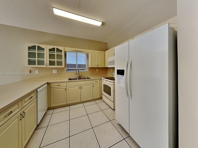 Building Photo - 9059 SW 162nd Ct