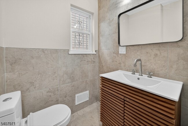 Building Photo - 414 15th Ave