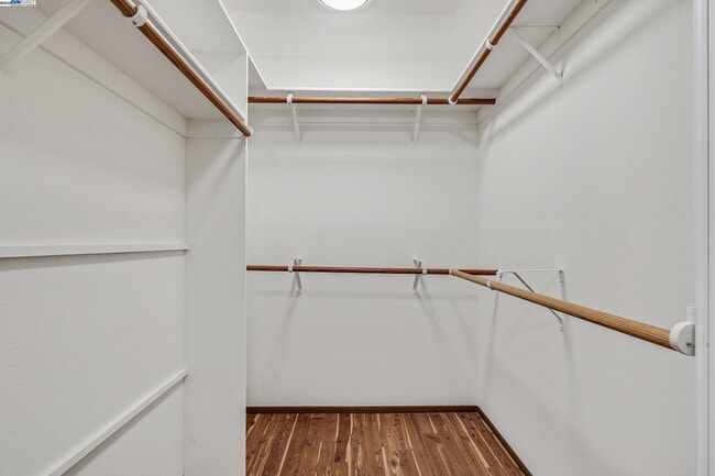 Building Photo - 519 Ellesmere Dr