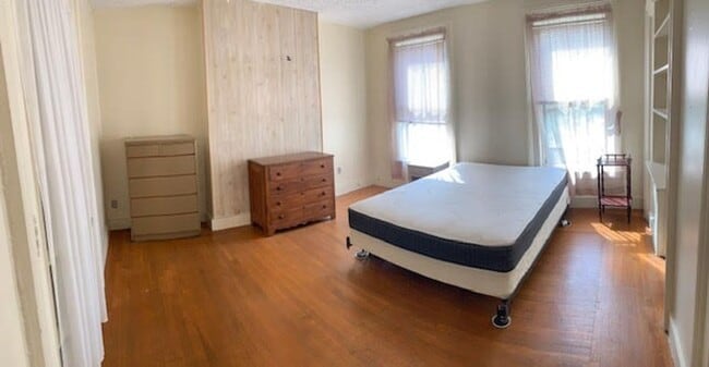 Building Photo - 7 University Pl