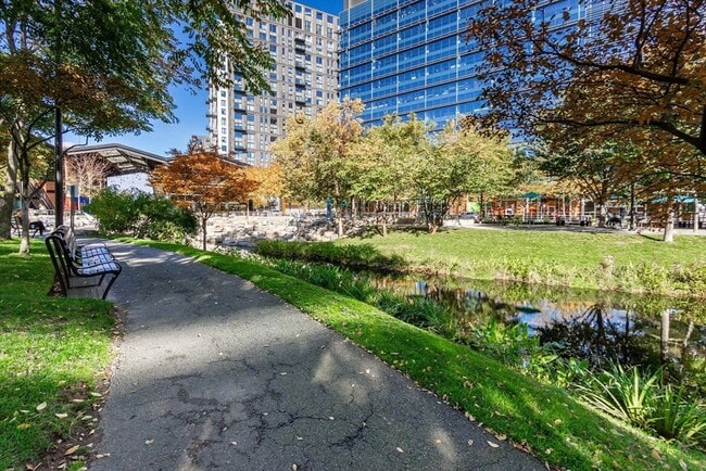 Building Photo - 8 - 10-10 Museum Way