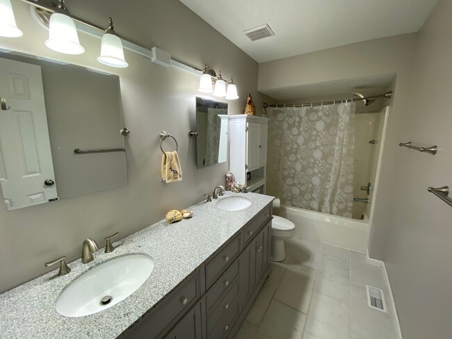 Building Photo - South AVL - Three Bedroom home with Wooded...