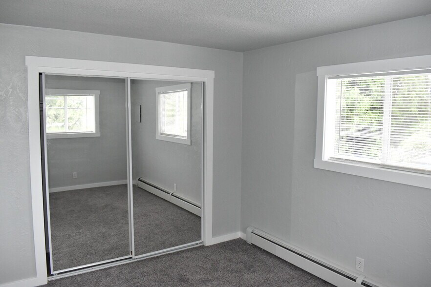 Mirrored Closet Doors - 7905 N Fessenden St