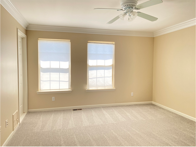 Building Photo - 3215 Camden Dr