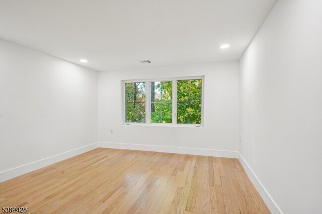 Building Photo - 99 Ashwood Ave