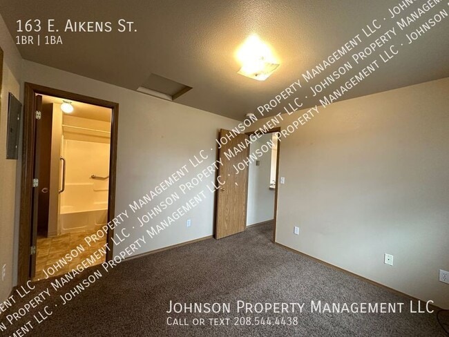 Building Photo - 163 E Aikens St