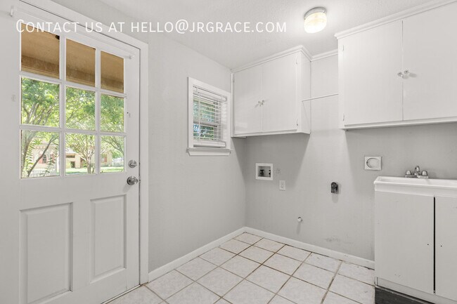 Building Photo - 525 W 4th St