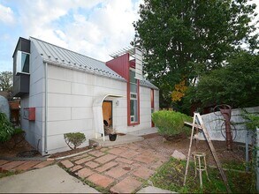 Building Photo - Cool House | 50% Off First Months Rent