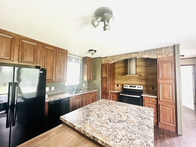 Building Photo - 207 Juniper Rd