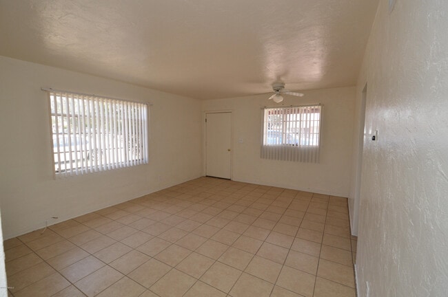 Building Photo - 4525 E Montecito St
