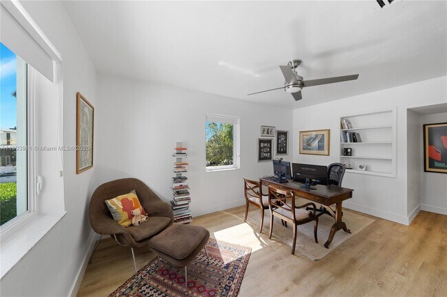 Building Photo - 1281 S Venetian Way