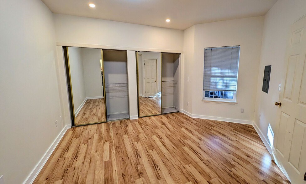 Building Photo - 12118 NE 171st Pl