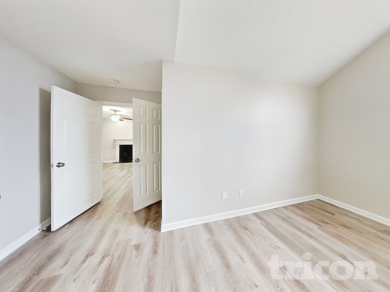 Building Photo - 4900 Valley Trail Ct