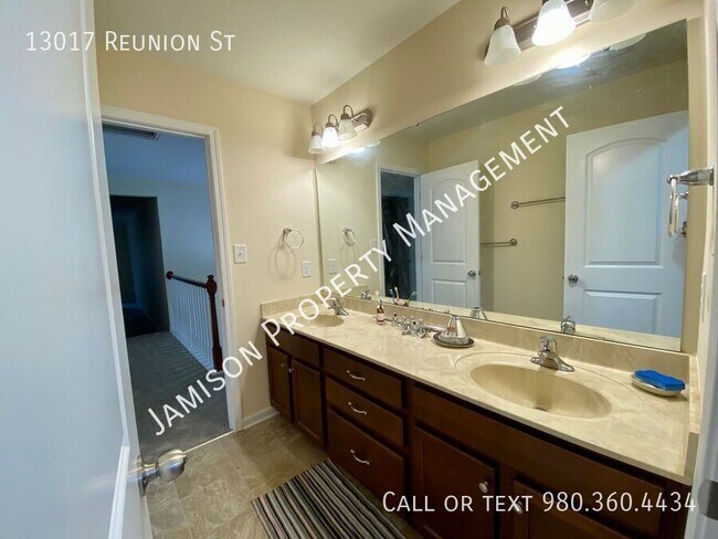 Building Photo - 13017 Reunion St