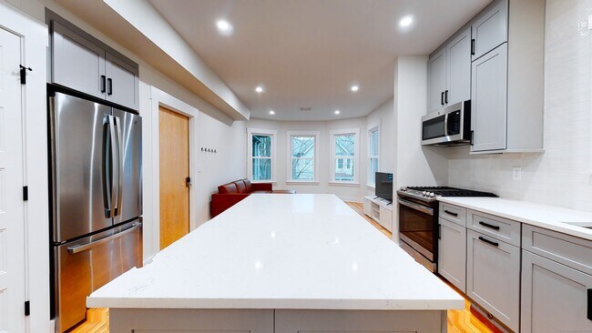 Building Photo - 276 Willow St