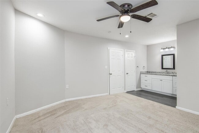 Building Photo - 1702 Athens Dr