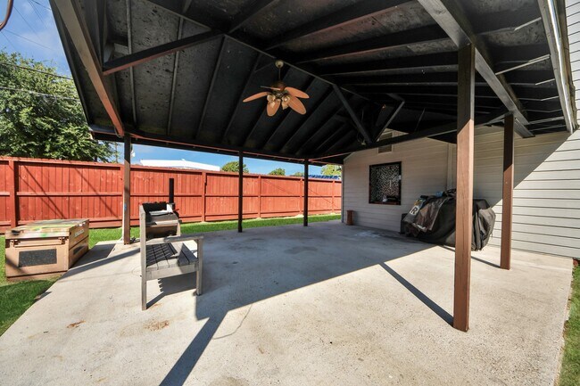 Building Photo - 602 Fostoria Ln