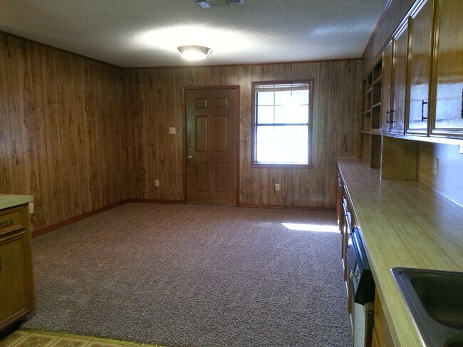 Building Photo - 128 Debra Ln