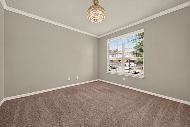 Building Photo - 15711 Huddleston Dr
