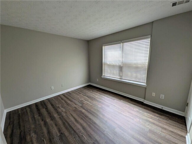 Building Photo - 2363 Mills Bend