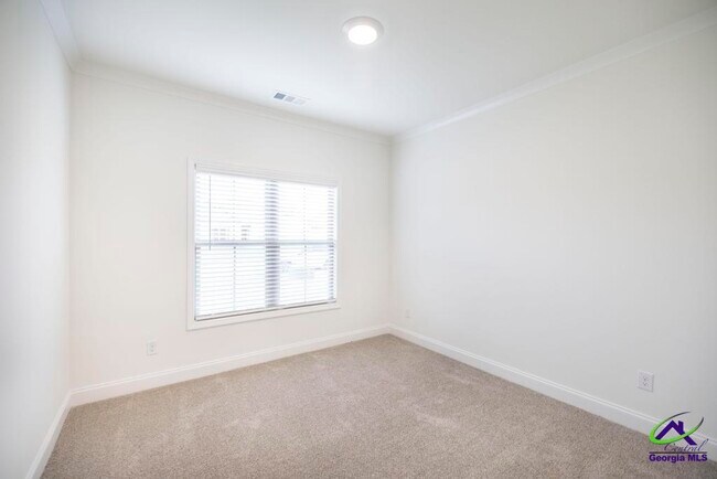 Building Photo - 305 Willowbrook Ln