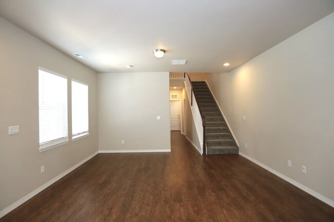 Building Photo - Beautiful 3-Bedroom Townhouse for Rent in Wolf Ranch