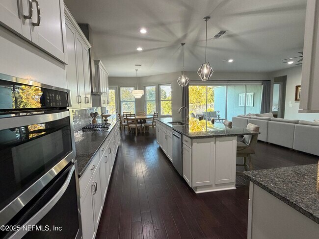 Building Photo - 168 Bronson Pkwy