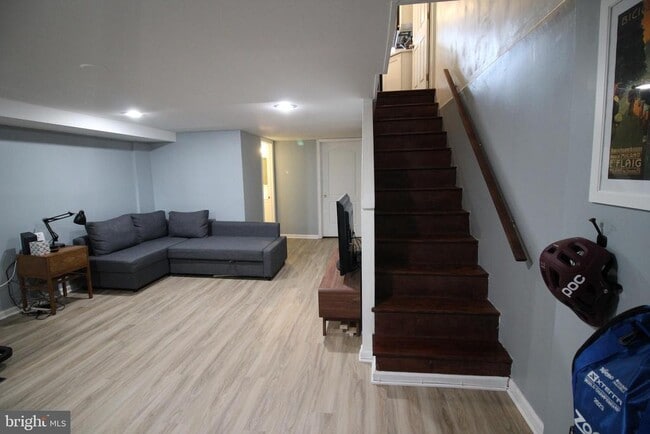 Building Photo - 909 Bashford Ln