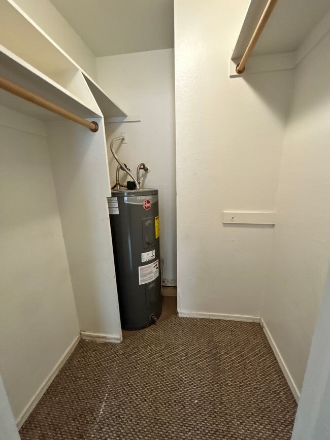 Building Photo - BEAUTIFUL CONDOMINIUM IN GATED COMMUNITY