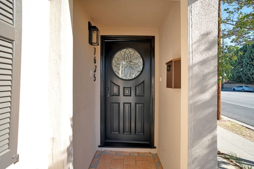 Building Photo - 7635 Fallbrook Ave