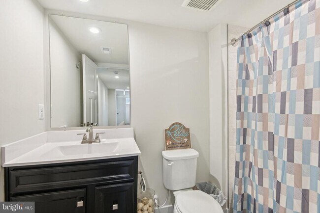 Building Photo - 133 Woodgate Cir