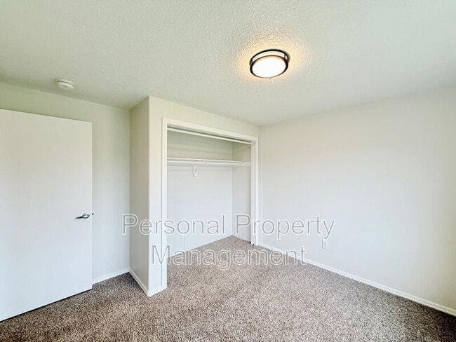 Building Photo - 10411 NE 66th St