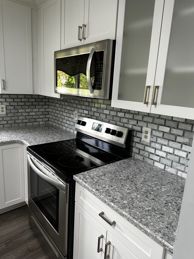 Building Photo - 5 White Oak Bend