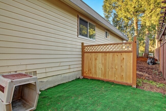 Building Photo - Bellevue Home