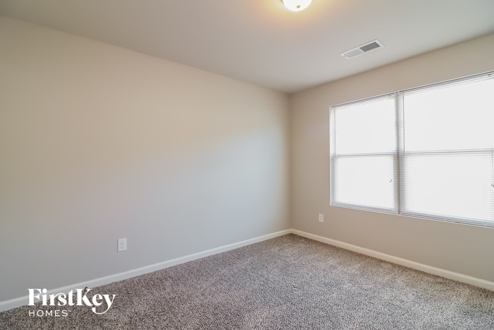 Building Photo - 181 Daisy Cir
