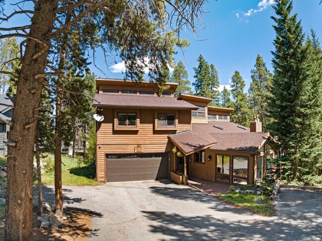 Building Photo - Garage! Pets negotiable! Multiple living spaces!  Available to see on 5/12!