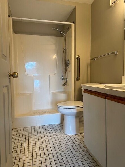 Building Photo - 100 Ledgewood Dr