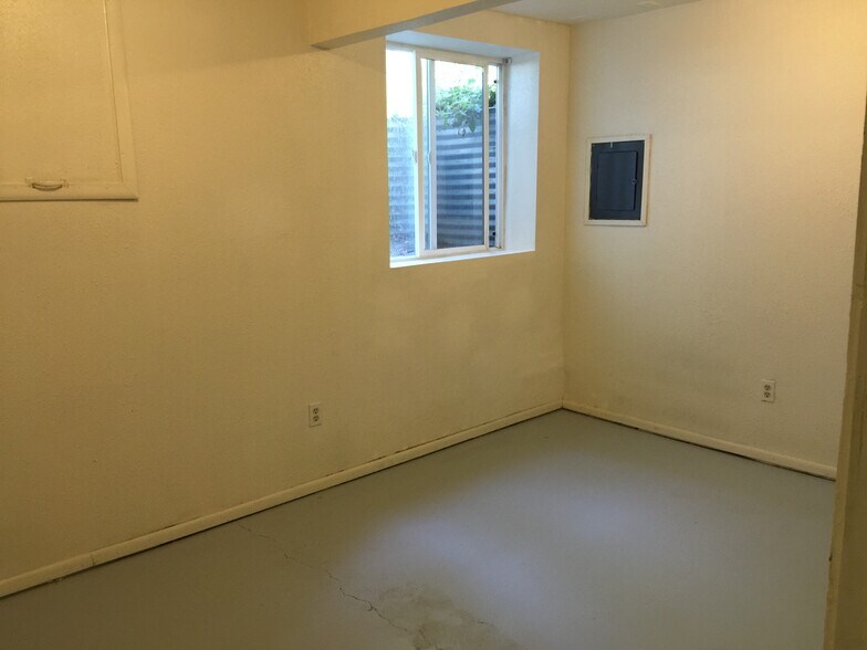 Building Photo - 418 NW Maryland St