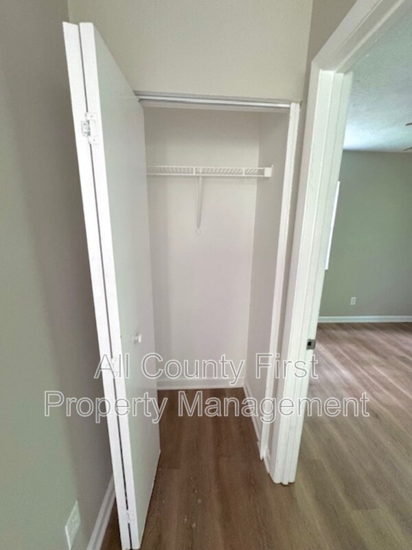 Building Photo - 801 Plainville Terrace SW