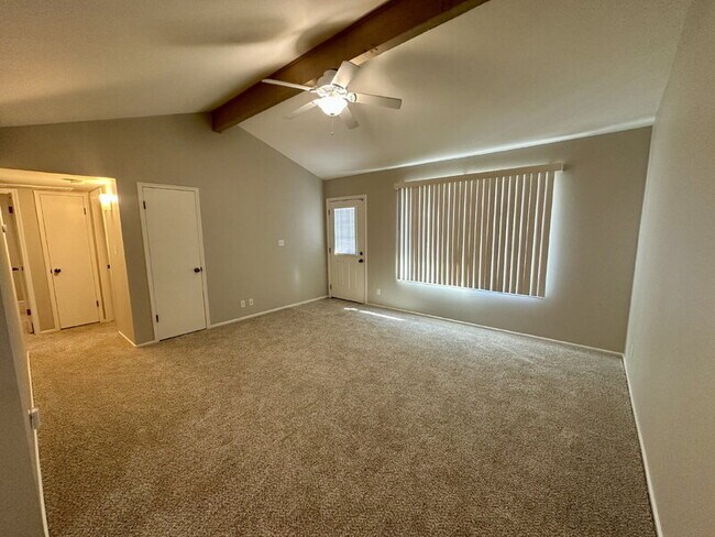 Building Photo - 6514 S Lakeshore Dr