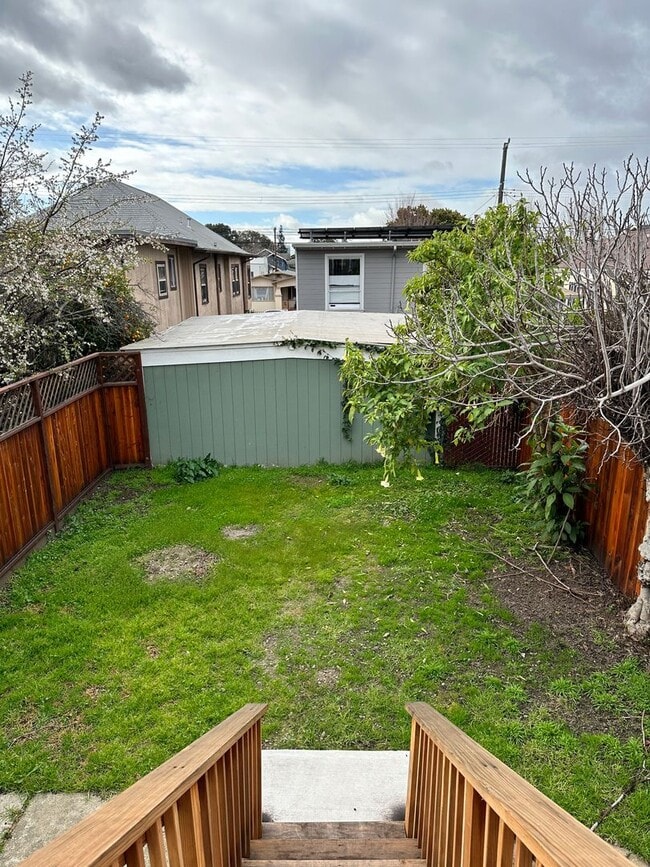 Building Photo - 5bed/2bath Single Family Home!
