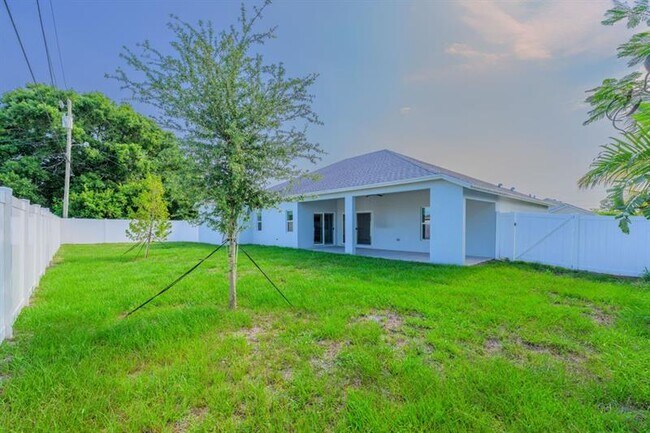 Building Photo - 3838 SW Hainlin St