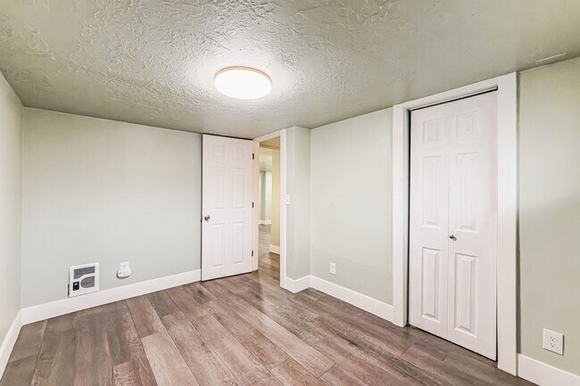 Building Photo - Central Park