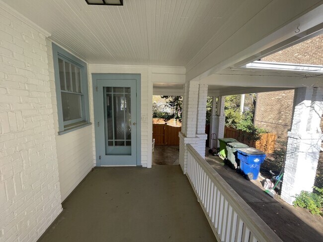 Building Photo - 4 Bd 3 Ba House