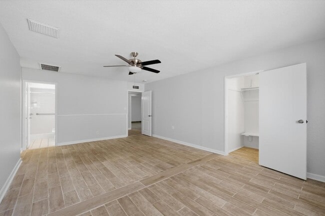 Building Photo - 656 W Pecos Ave