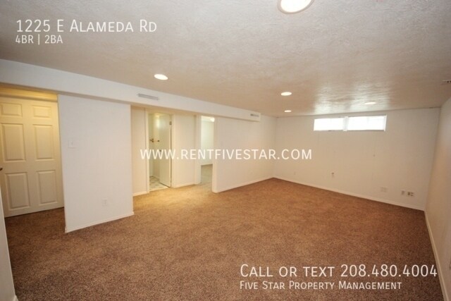 Building Photo - 1225 E Alameda Rd